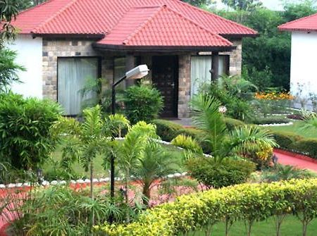 Hotel Corbett Leela Vilas Corbett National Park Exterior foto